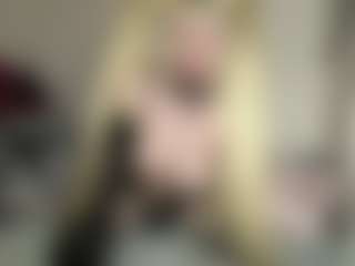 Live cam show with bratzdollchloe - Blue Eyes on CamClone