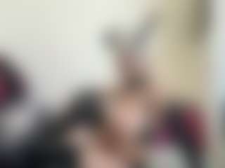 Live cam show with bratzdollchloe - Lean on Camsoda