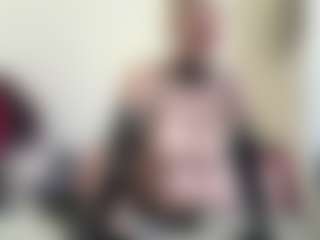 Live cam show with bratzdollchloe - Tease on Gym Cam Girls