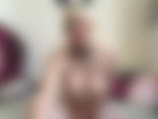 Live cam show with bratzdollchloe - HD on StripNow