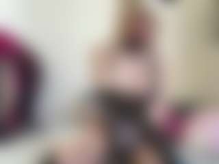 bratzdollchloe's Live Sex Cam Show