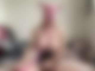 Live cam show with bratzdollchloe - Huge Tits on Adult Interactions