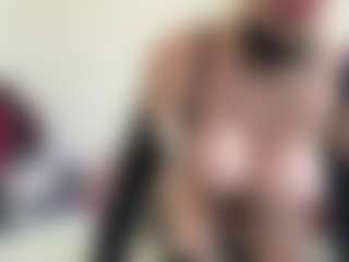 Live cam show with bratzdollchloe - Tease on CamSextacy