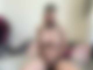 Live cam show with bratzdollchloe - HD on Milfs Live