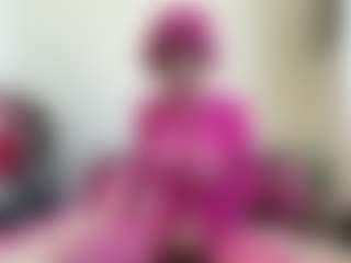 Live cam show with bratzdollchloe - Tease on Camsoda
