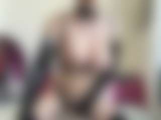 Live cam show with bratzdollchloe - Huge Tits on Free Soda
