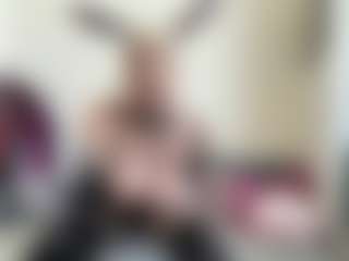 Live cam show with bratzdollchloe - Tease on Strip Flash - Live Sex Shows