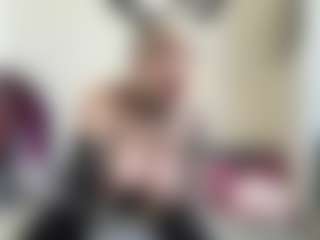 Live cam show with bratzdollchloe - HD on Gym Cam Girls