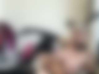 Live cam show with bratzdollchloe - Huge Tits on Camversity