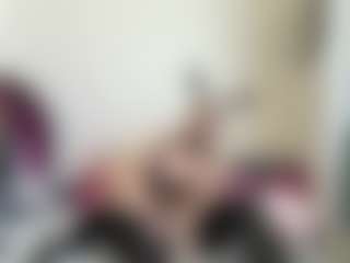 Live cam show with bratzdollchloe - Tease on chickslive.net