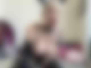 Live cam show with bratzdollchloe - Blue Eyes on sexytreat.net