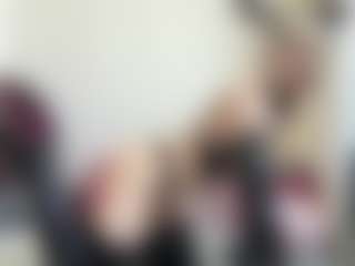 Live cam show with bratzdollchloe - Blue Eyes on googirlz