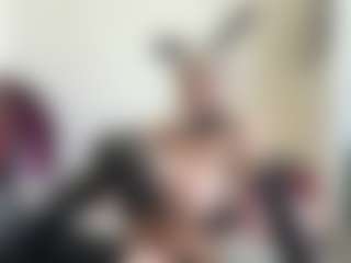Live cam show with bratzdollchloe - Blonde Hair on infinitiblacc.com