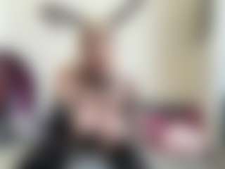 Live cam show with bratzdollchloe - Lean on Cam Slut