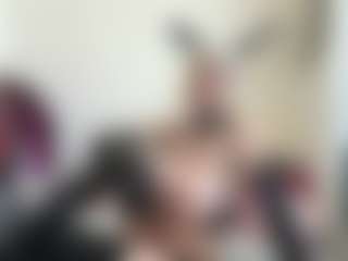 Live cam show with bratzdollchloe - Blonde Hair on Soda Cam