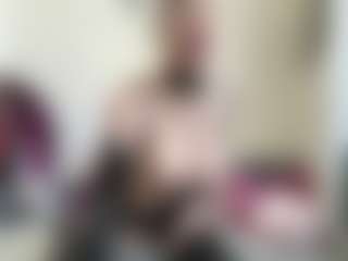 bratzdollchloe's Live Sex Cam Show