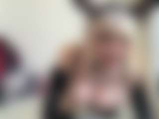 bratzdollchloe's Live Sex Cam Show