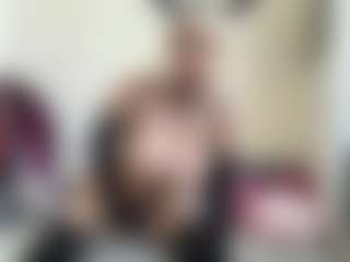 Live cam show with bratzdollchloe - HD on TeamSkeetLive
