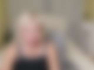 Live cam show with LaurenWishy - Average on StripNow