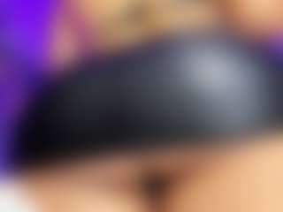 Live cam show with Alexa Riot - Bedroom Curvy on studioflirtlive.com