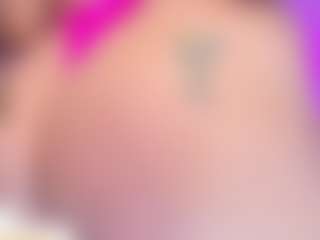 Live cam show with Alexa Riot - Curvy Young Adult on Gym Cam Girls