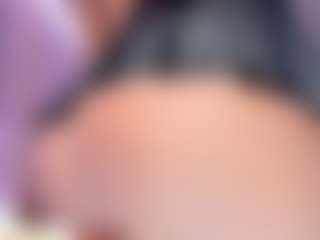Live cam show with Alexa Riot - Bedroom Curvy on WildCum
