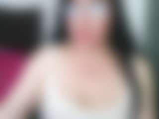 Live cam show with GraceMaturemilf - Nipple Piercings on 1on1-livenow