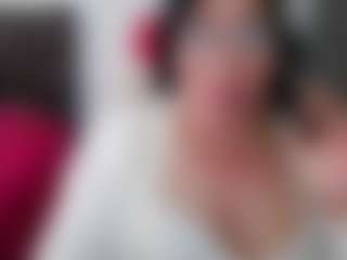 Live cam show with GraceMaturemilf - Normal on TeamSkeetLive