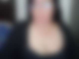 Live cam show with GraceMaturemilf - Nipple Piercings on AdultVida.com