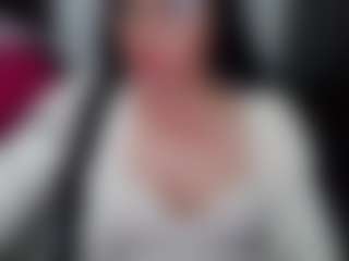 Live cam show with GraceMaturemilf - Nipple Piercings on AdultVida.com
