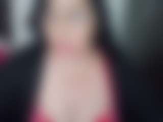 Live cam show with GraceMaturemilf - Gamer Mature on chickslive.net