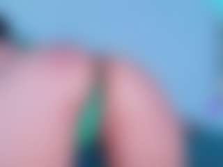 ReinaChloe's Live Sex Cam Show