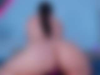 Live cam show with ReinaChloe - Big Tits on Chatstar