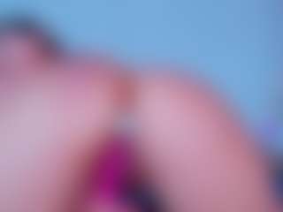 ReinaChloe's Live Sex Cam Show