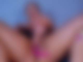 ReinaChloe's Live Sex Cam Show