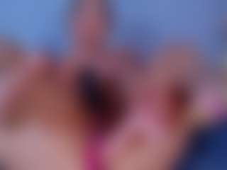 ReinaChloe's Live Sex Cam Show