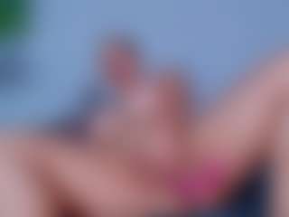 Live cam show with ReinaChloe - Skinny on friskycurves.com