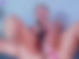 ReinaChloe's Live Sex Cam Show