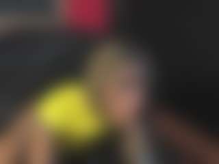YayaHilton's Live Sex Cam Show