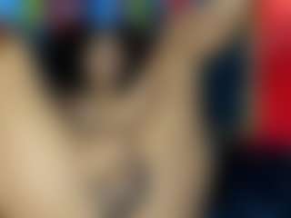 Live cam show with YayaHilton - Nipple Piercings on AdultVida.com