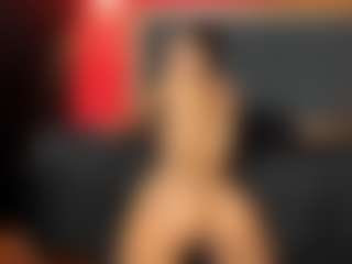 YayaHilton's Live Sex Cam Show