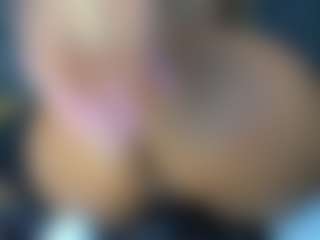 YayaHilton's Live Sex Cam Show