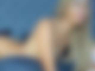 YayaHilton's Live Sex Cam Show