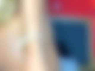 Live cam show with YayaHilton - Squirt on Milfs Live