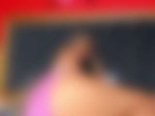 YayaHilton's Live Sex Cam Show