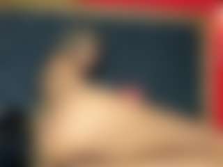 YayaHilton's Live Sex Cam Show