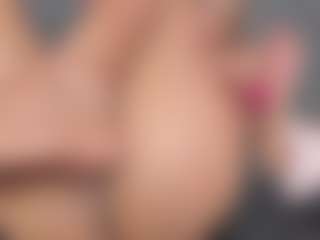 YayaHilton's Live Sex Cam Show