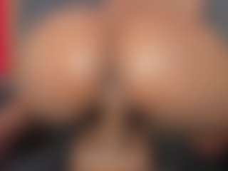 Live cam show with YayaHilton - Nipple Piercings on Dolls Live