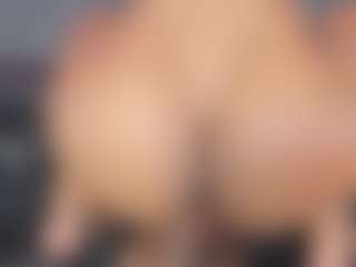 YayaHilton's Live Sex Cam Show