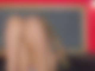 YayaHilton's Live Sex Cam Show